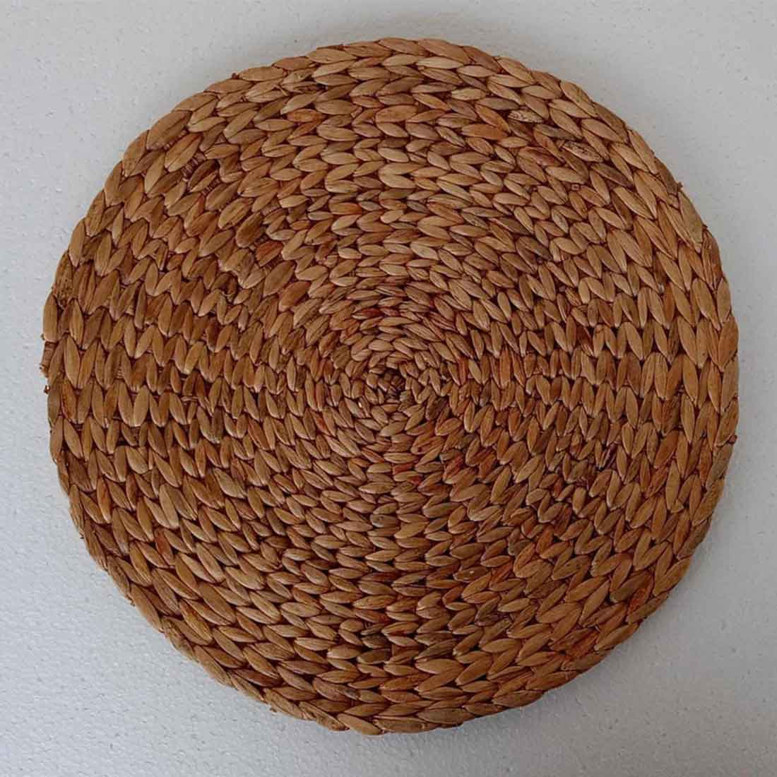 EcoRound Harmony – Handwoven Water Hyacinth Dining Mat