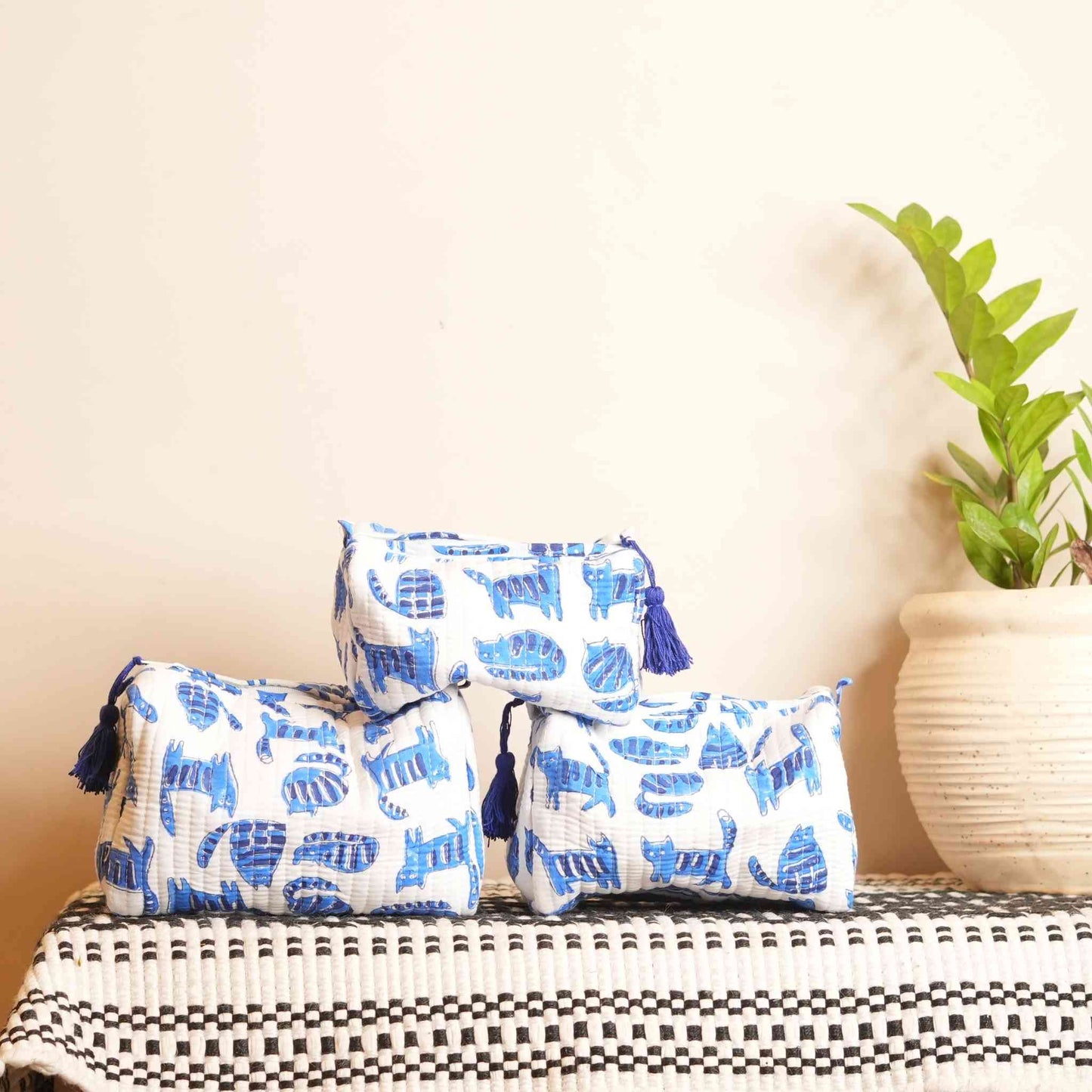 Vulpa Printed Pouch Bag