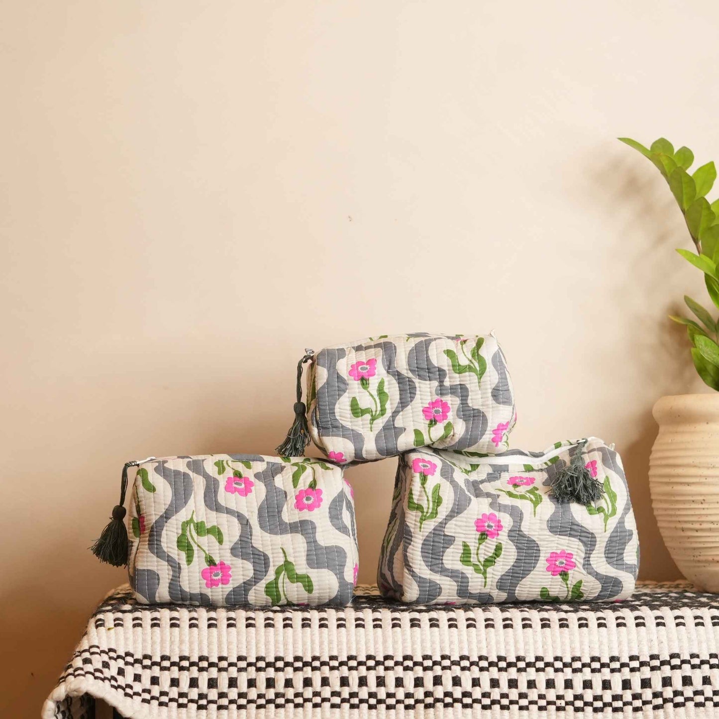 Veyra Printed Pouch Bag