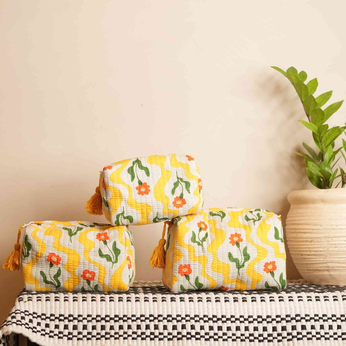 Curvi Printed Pouch Bag