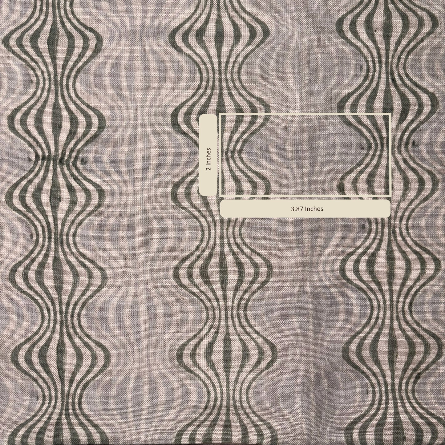 Textile with wavy pattern and measurement label