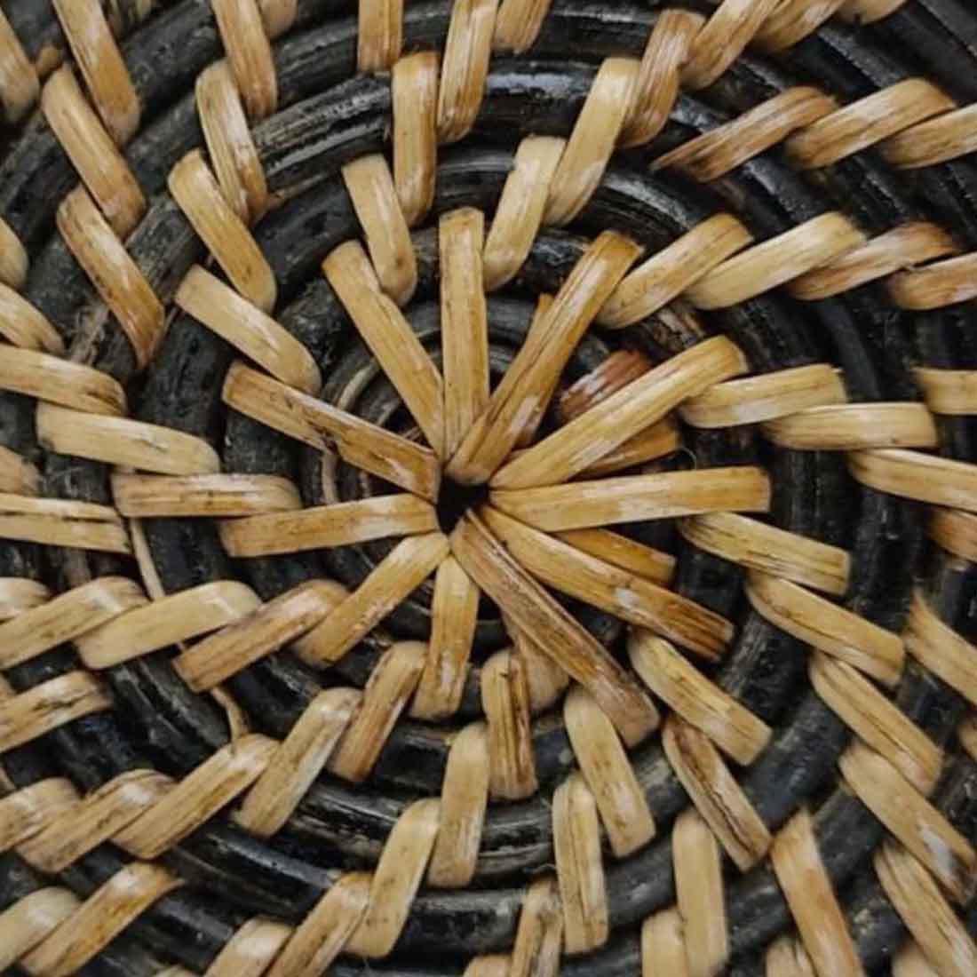 Aara Noir Cane Coaster - Round (4.5", Black Finish)