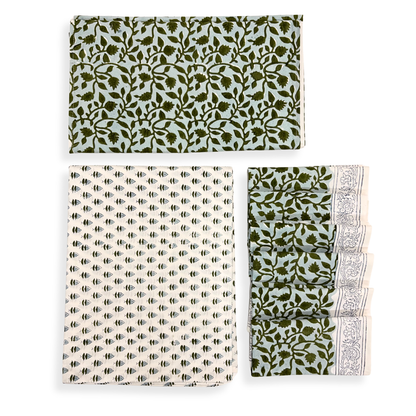 Set of tablecloth, table runner and6 napkins.