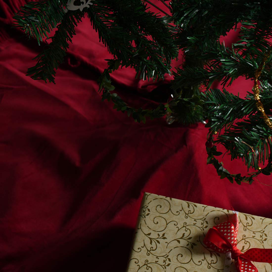 Glace Christmas Tree Skirt | Christmas Home Décor | Holiday Gifting