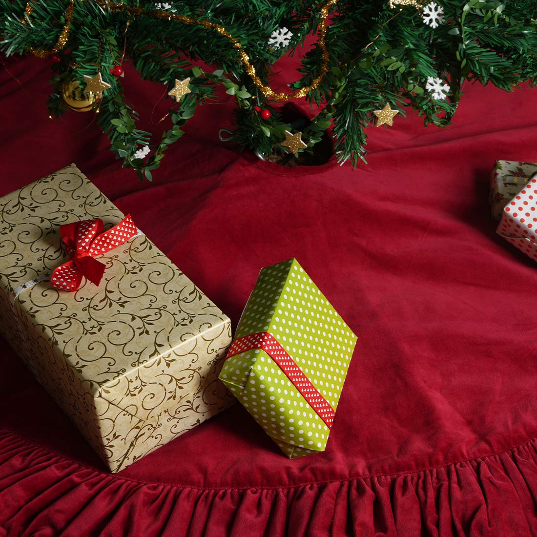 Glace Christmas Tree Skirt | Christmas Home Décor | Holiday Gifting