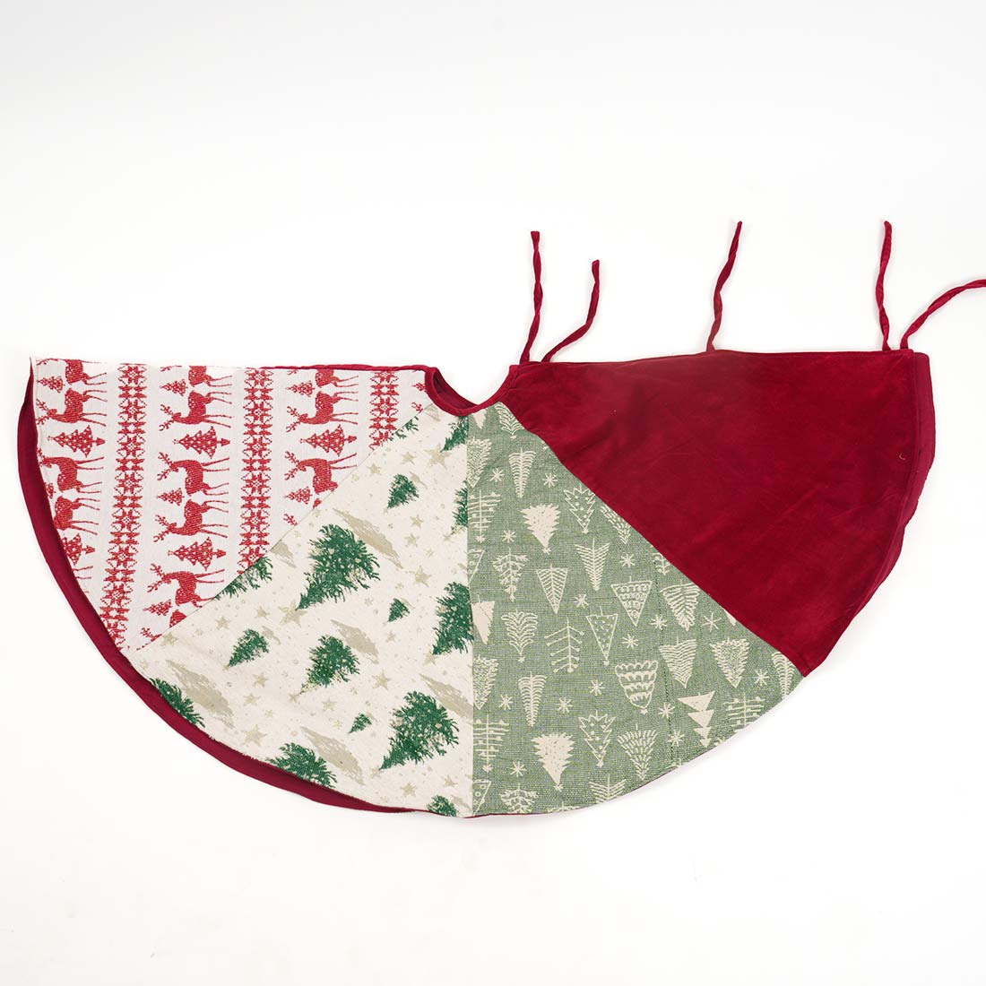 Yukio Christmas Tree Skirt | Christmas Home Decor | Holiday Gifting