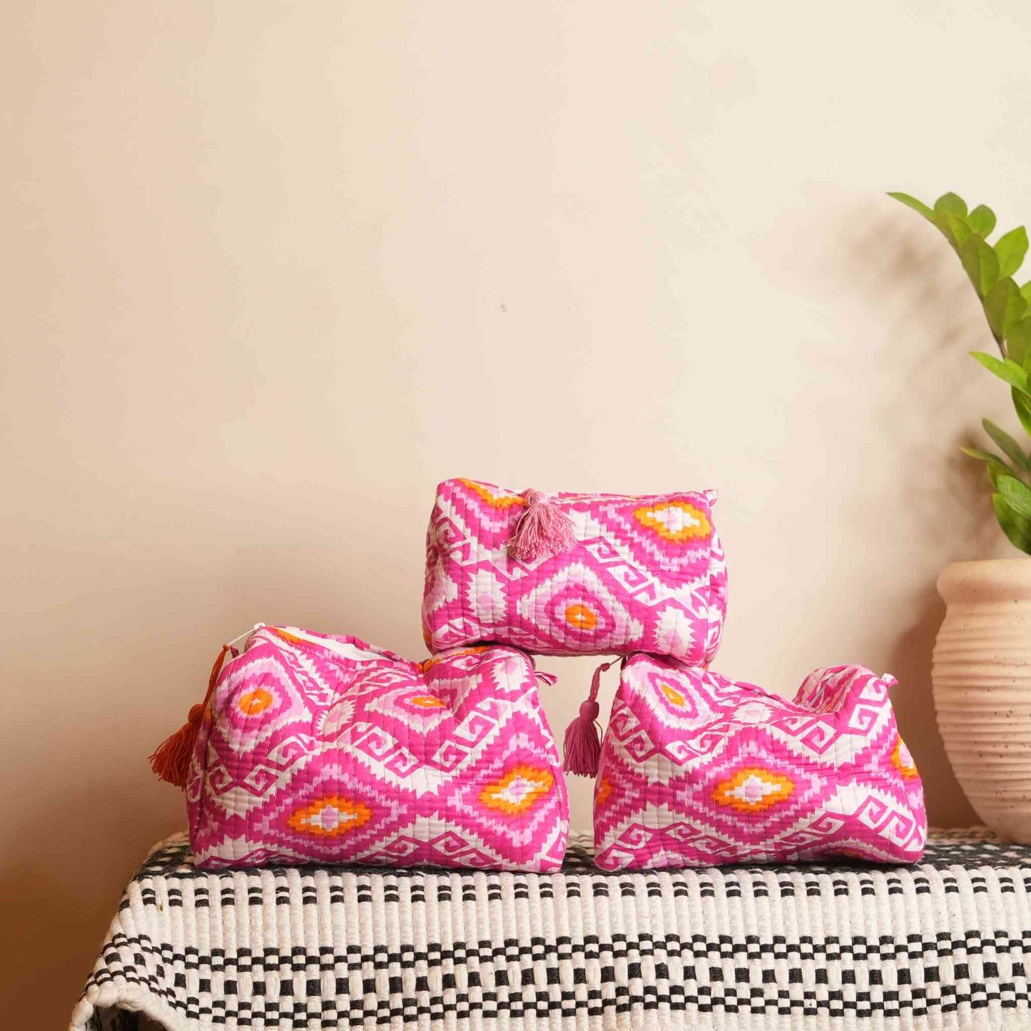 Nuvra Printed Pouch Bag