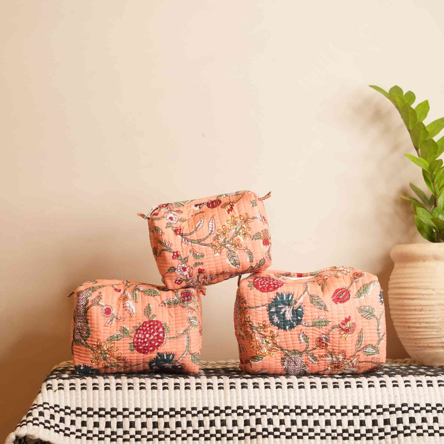 Vionn Printed Pouch Bag