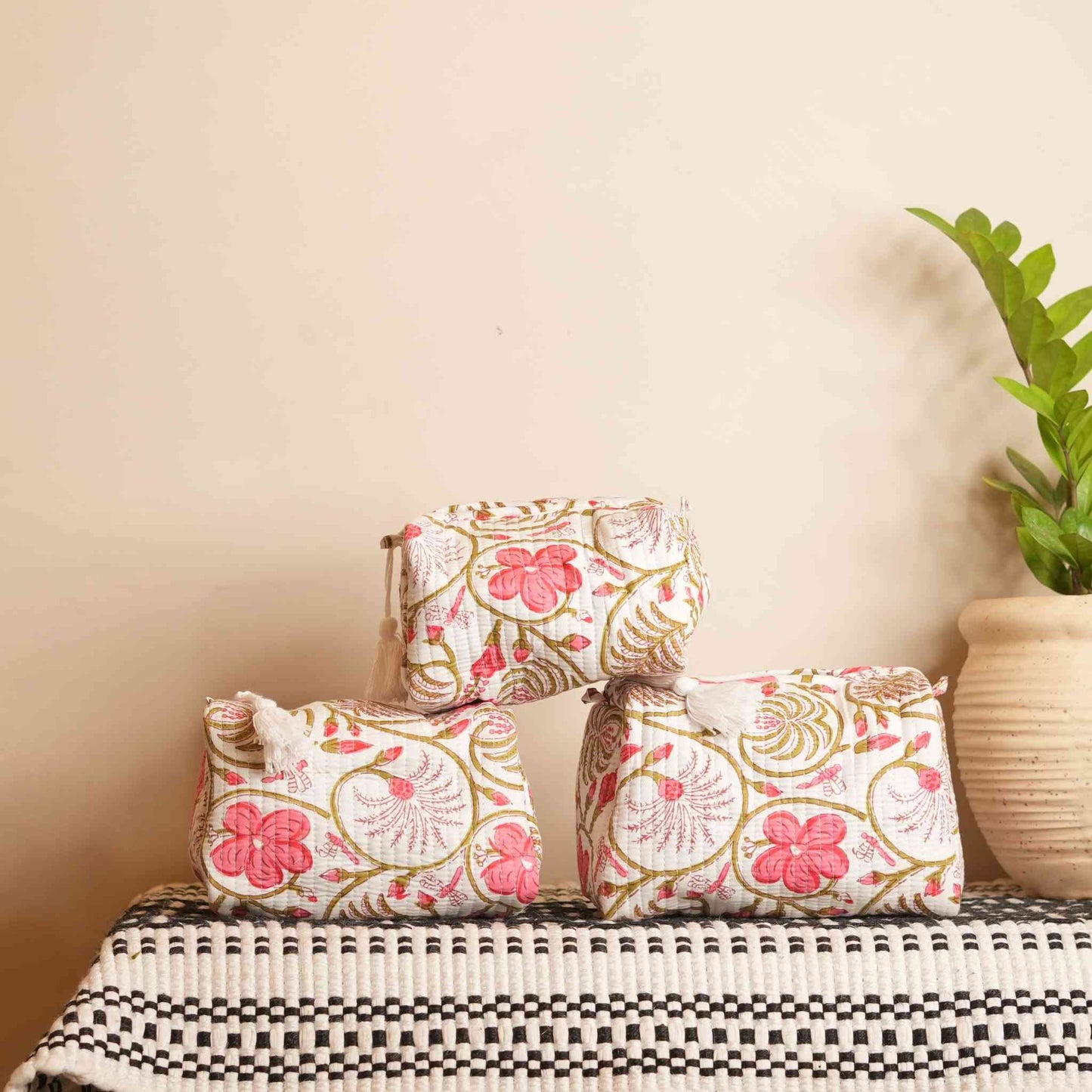 Dahli Printed Pouch Bag