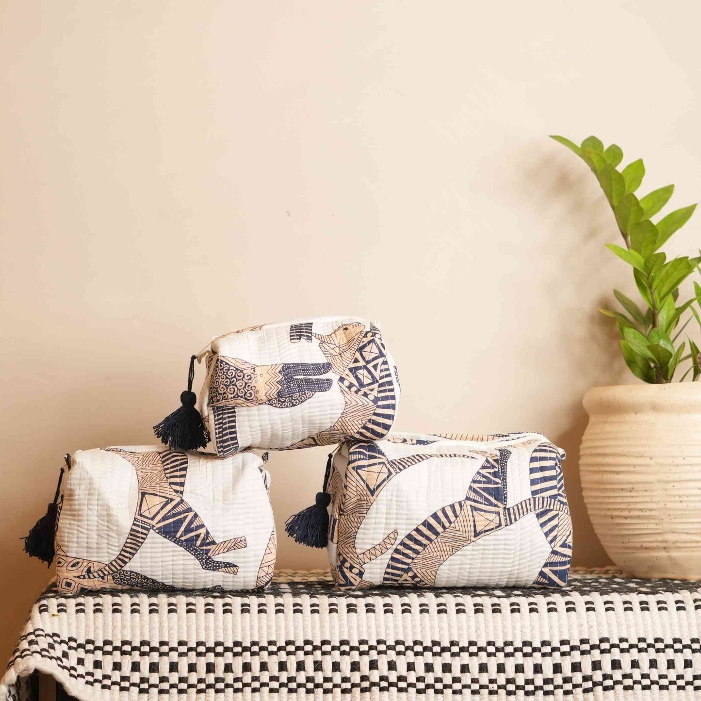 Lynor Printed Pouch Bag