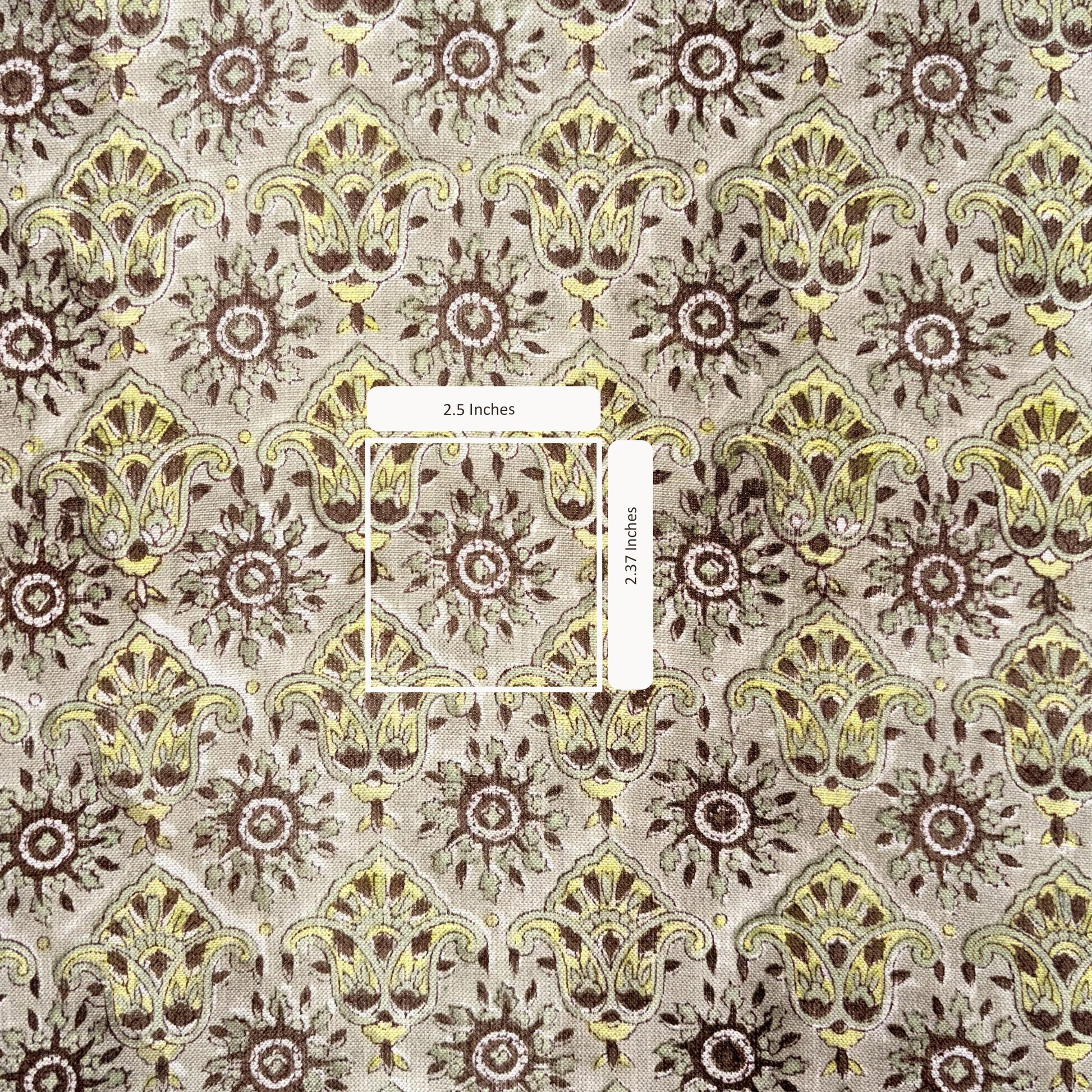 Patterned fabric with measurement label