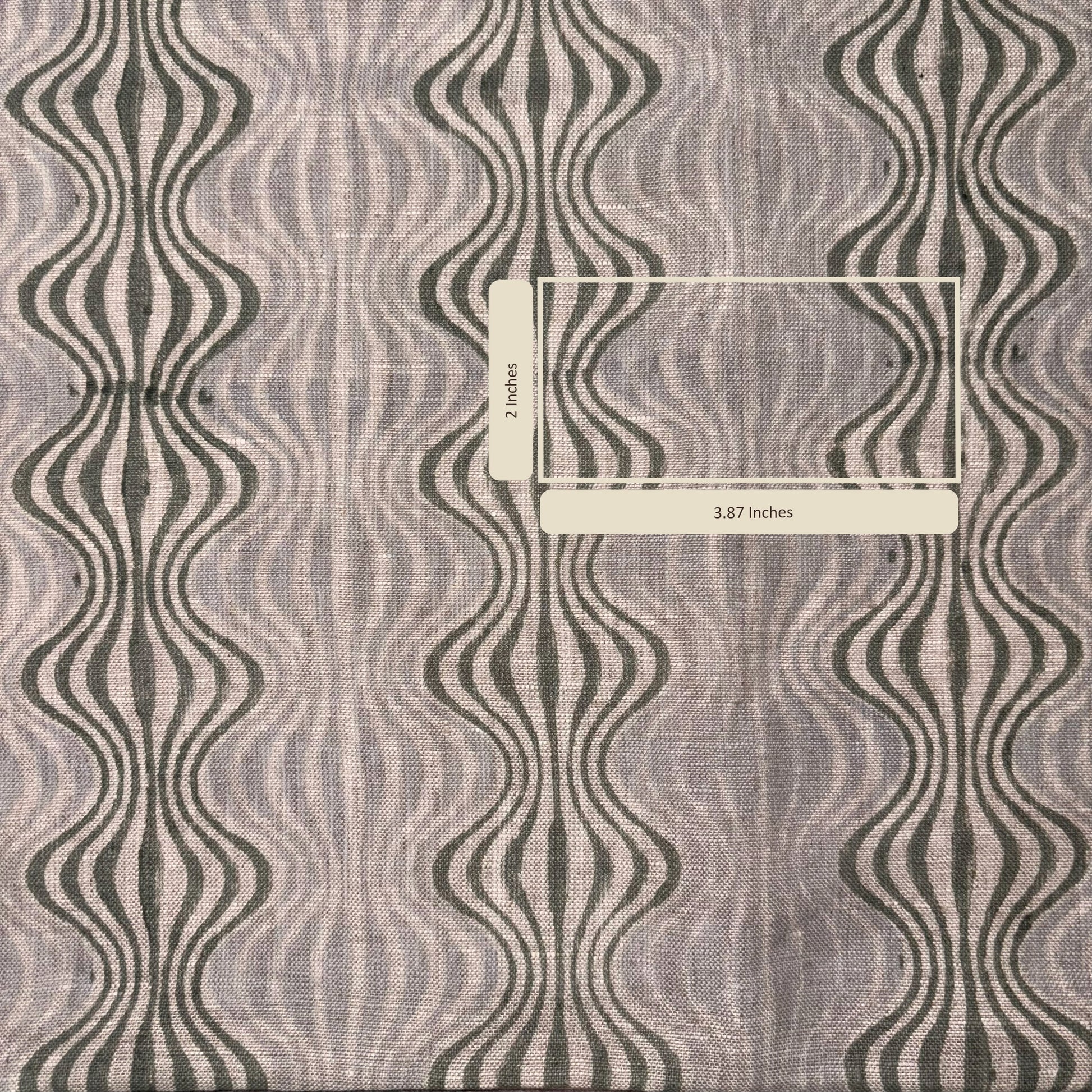 Textile with wavy pattern and measurement label